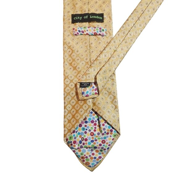 City Of London Gold Geometric Pattern Mens Necktie 100% Silk Business Court Core - Picture 3 of 11